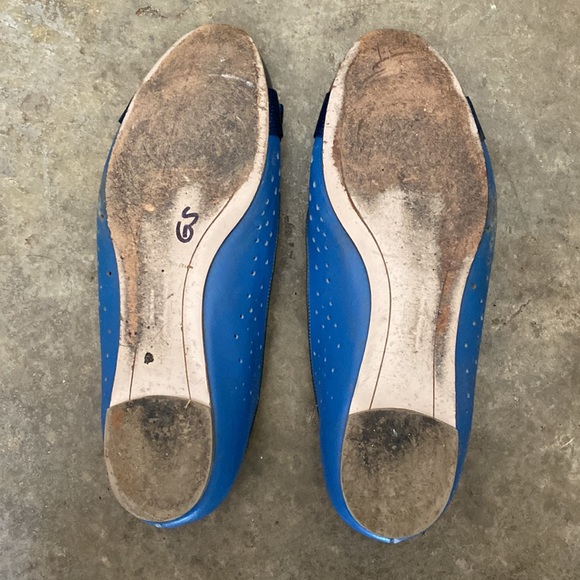 Ferragamo Flat Shoes...some wear on bottoms but otherwise nice as shown in pix. - Picture 5 of 5